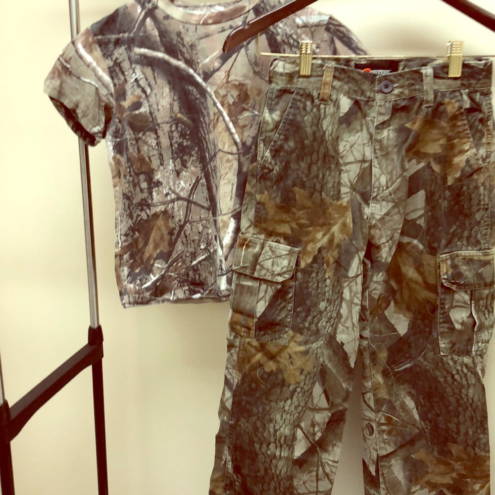 Unisex kids camo tee and pants size 10